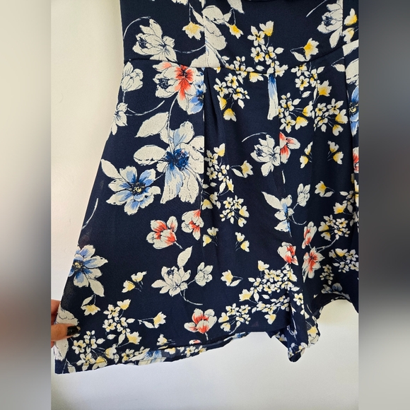 TRIXXI Ruffled Popover Cross-front Spaghetti Strap Floral Romper. Size Large. Ne - Picture 5 of 11